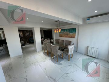 Departamento  4 ambientes con dos cochera y piscina en Lanús Oeste centro