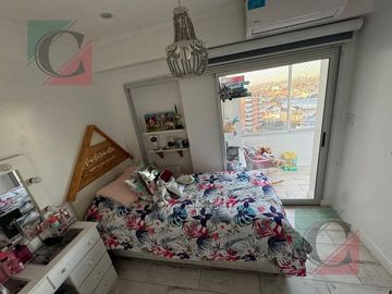 Departamento  4 ambientes con dos cochera y piscina en Lanús Oeste centro