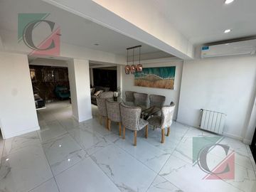 Departamento  4 ambientes con dos cochera y piscina en Lanús Oeste centro