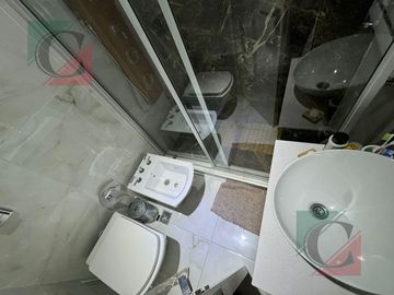 Departamento  4 ambientes con dos cochera y piscina en Lanús Oeste centro