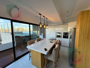 Departamento  4 ambientes con dos cochera y piscina en Lanús Oeste centro