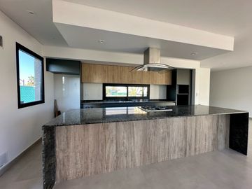 Casa a estrenar tres dormitoios en una planta.