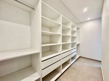 Casa a estrenar tres dormitoios en una planta.