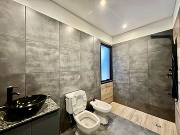 Casa a estrenar tres dormitoios en una planta.