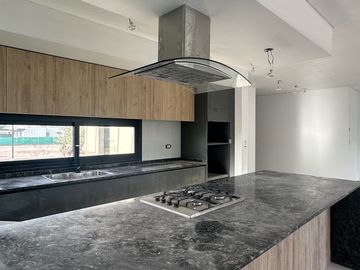 Casa a estrenar tres dormitoios en una planta.
