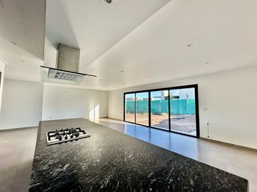 Casa a estrenar tres dormitoios en una planta.