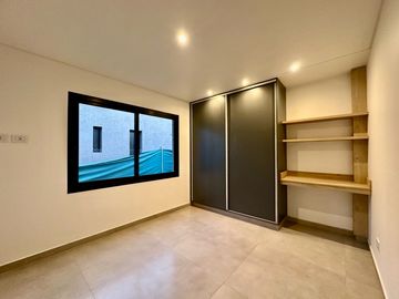 Casa a estrenar tres dormitoios en una planta.