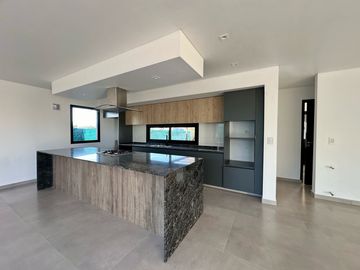 Casa a estrenar tres dormitoios en una planta.