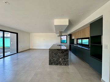 Casa a estrenar tres dormitoios en una planta.