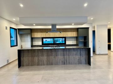 Casa a estrenar tres dormitoios en una planta.