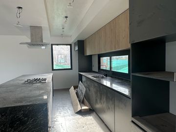 Casa a estrenar tres dormitoios en una planta.
