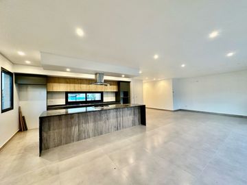 Casa a estrenar tres dormitoios en una planta.