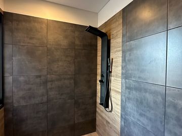 Casa a estrenar tres dormitoios en una planta.