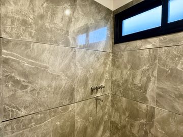 Casa a estrenar tres dormitoios en una planta.
