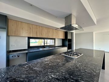 Casa a estrenar tres dormitoios en una planta.