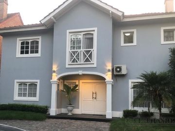 Casa en venta en Barrio Camino Real