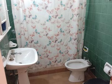 Casa en venta - 4 Dormitorios 2 Baños - Cochera - 450Mts2 - Mar del Tuyú