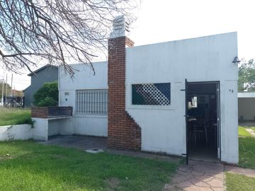 Casa en venta - 4 Dormitorios 2 Baños - Cochera - 450Mts2 - Mar del Tuyú