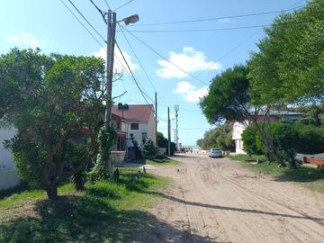Casa en venta - 4 Dormitorios 2 Baños - Cochera - 450Mts2 - Mar del Tuyú