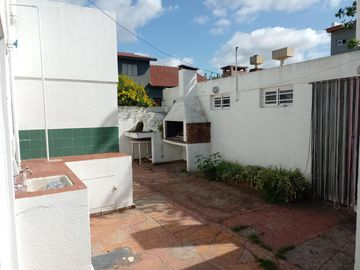 Casa en venta - 4 Dormitorios 2 Baños - Cochera - 450Mts2 - Mar del Tuyú