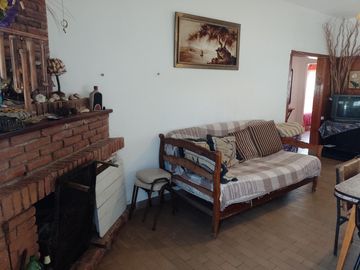 Casa en venta - 4 Dormitorios 2 Baños - Cochera - 450Mts2 - Mar del Tuyú