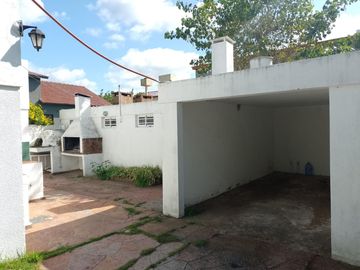 Casa en venta - 4 Dormitorios 2 Baños - Cochera - 450Mts2 - Mar del Tuyú