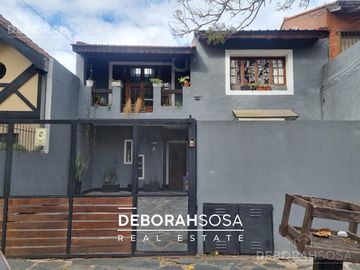 Casa en Venta dos plantas 7 ambientes 5 habitaciones pileta terraza en Victoria tigre san fernando
