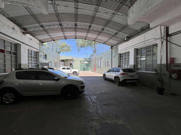 Depósito y Oficinas en VENTA en la mejor zona de Carapachay, Vicente Lopez