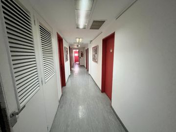 Depósito y Oficinas en VENTA en la mejor zona de Carapachay, Vicente Lopez