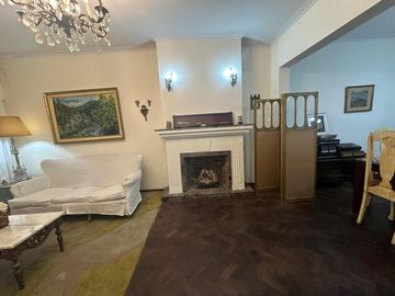 Casa en venta en Barrio Centro, 4 dorm, 2 baños, patio, terraza y garage. APTO CREDITO
