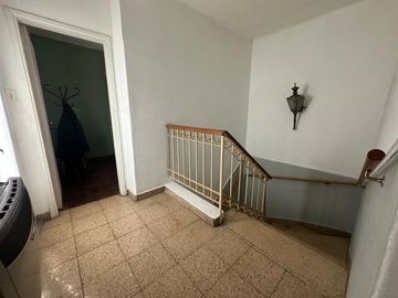 Casa en venta en Barrio Centro, 4 dorm, 2 baños, patio, terraza y garage. APTO CREDITO