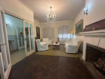 Casa en venta en Barrio Centro, 4 dorm, 2 baños, patio, terraza y garage. APTO CREDITO