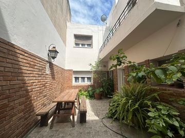 Casa en venta en Barrio Centro, 4 dorm, 2 baños, patio, terraza y garage. APTO CREDITO
