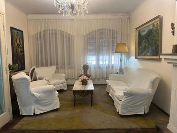 Casa en venta en Barrio Centro, 4 dorm, 2 baños, patio, terraza y garage. APTO CREDITO
