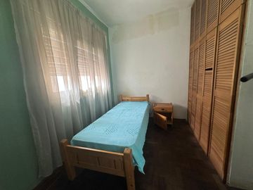 Casa en venta en Barrio Centro, 4 dorm, 2 baños, patio, terraza y garage. APTO CREDITO