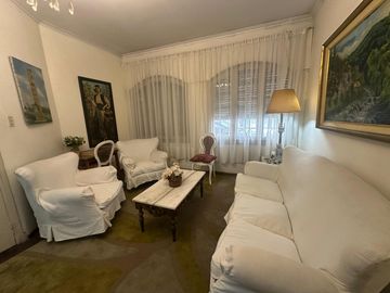 Casa en venta en Barrio Centro, 4 dorm, 2 baños, patio, terraza y garage. APTO CREDITO