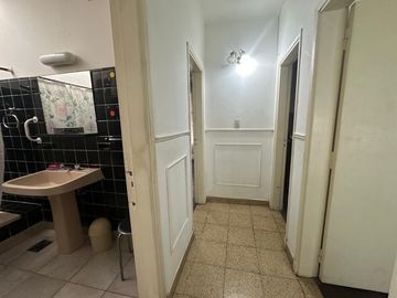 Casa en venta en Barrio Centro, 4 dorm, 2 baños, patio, terraza y garage. APTO CREDITO