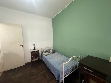 Casa en venta en Barrio Centro, 4 dorm, 2 baños, patio, terraza y garage. APTO CREDITO
