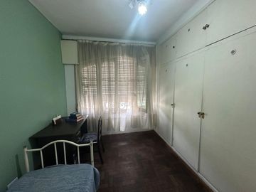 Casa en venta en Barrio Centro, 4 dorm, 2 baños, patio, terraza y garage. APTO CREDITO