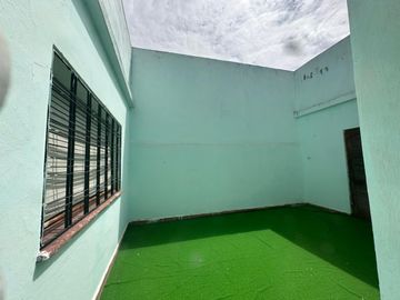 Casa en venta en Barrio Centro, 4 dorm, 2 baños, patio, terraza y garage. APTO CREDITO