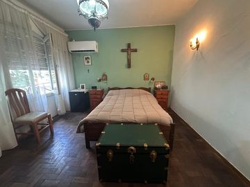 Casa en venta en Barrio Centro, 4 dorm, 2 baños, patio, terraza y garage. APTO CREDITO