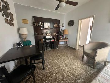 Casa en venta en Barrio Centro, 4 dorm, 2 baños, patio, terraza y garage. APTO CREDITO
