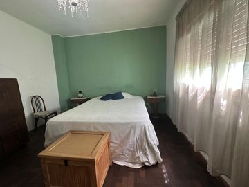 Casa en venta en Barrio Centro, 4 dorm, 2 baños, patio, terraza y garage. APTO CREDITO