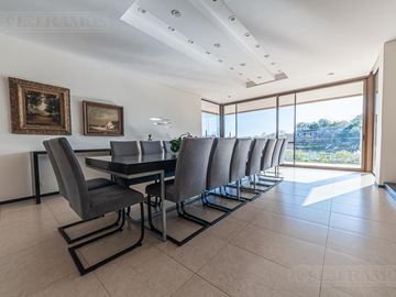 Casa a la laguna con 4 dormitorios en venta en   La Isla - Nordelta