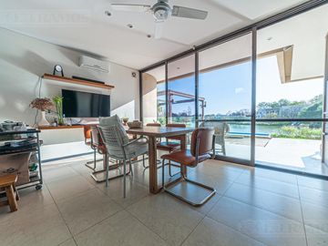 Casa a la laguna con 4 dormitorios en venta en   La Isla - Nordelta