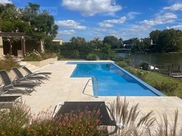 Casa a la laguna con 4 dormitorios en venta en   La Isla - Nordelta