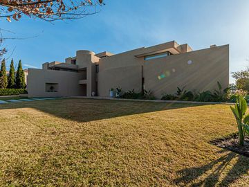 Casa a la laguna con 4 dormitorios en venta en   La Isla - Nordelta