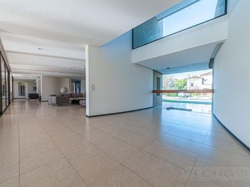 Casa a la laguna con 4 dormitorios en venta en   La Isla - Nordelta