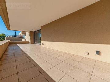 Casa a la laguna con 4 dormitorios en venta en   La Isla - Nordelta