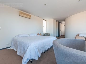 Casa a la laguna con 4 dormitorios en venta en   La Isla - Nordelta